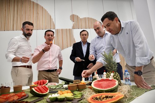 El presidente de la Junta visita en Adra LONG FRESH – NICE