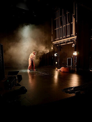 ‘A través del desierto’ llena el Teatro Apolo con danza flamenca y contemporánea