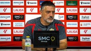 Balón y orgullo: Pimienta busca la victoria ante el Cádiz