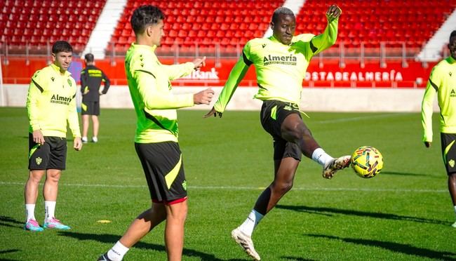 Lopy regresa a la convocatoria para el duelo en Ceuta