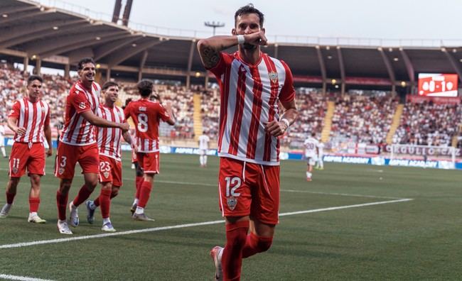 Almería suma su primera victoria de la temporada
