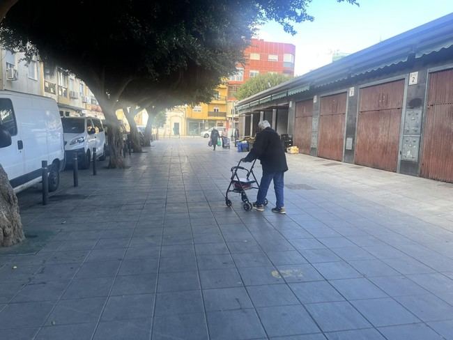 Comerciantes de Plaza de Pavía critican la desigualdad en inversiones del Ayuntamiento de Almería