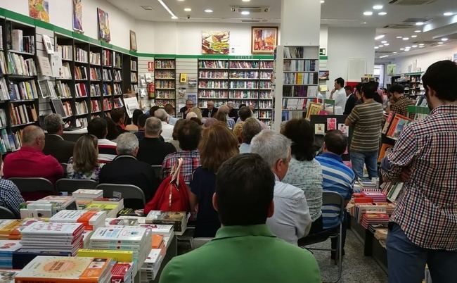 Más de medio centenar de personas en la presentación de 'Descubriendo a Juan Asensio'