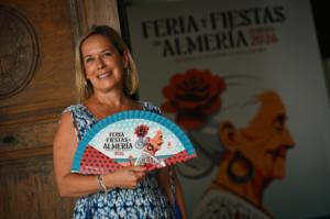 Récord de abanicos solidarios para arrancar la Feria de Almería
