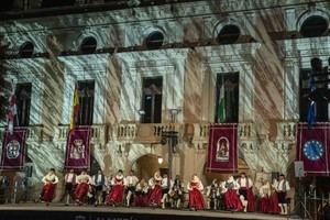 Festival de Folclore de Almería suspendido tras desvanecimiento de un bailarín en el escenario