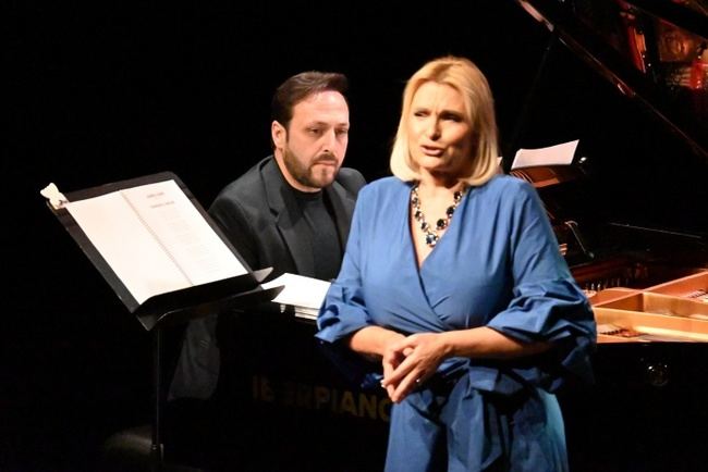 Ainhoa Arteta ofrece un gran recital lírico en el Teatro Auditorio de Roquetas