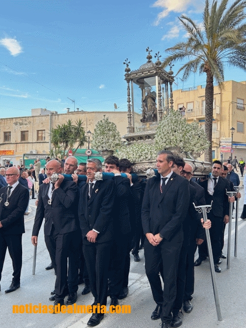 La Virgen del Saliente procesiona con el Escudo de Oro de la Villa de Albox