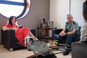 La alcaldesa de Almería recibe al coronel José Antonio Carvajal