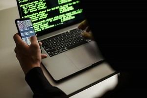 Aumentan los fraudes por WhatsApp con la estafa del móvil roto