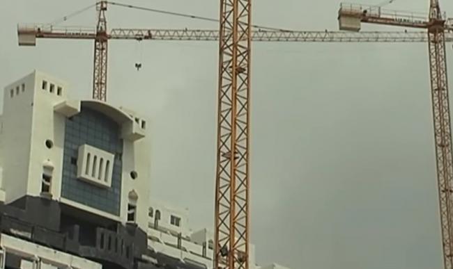 Montero insiste en que la demolición del hotel en El Algarrobico será realidad este año