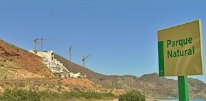 El paraje de El Algarrobico se convierte oficialmente en suelo no urbanizable de especial protección tras catorce sentencias