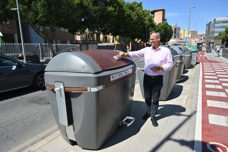Almería lanza la 'Tarjeta Marrón' para bonificar la tasa de basura por reciclaje orgánico