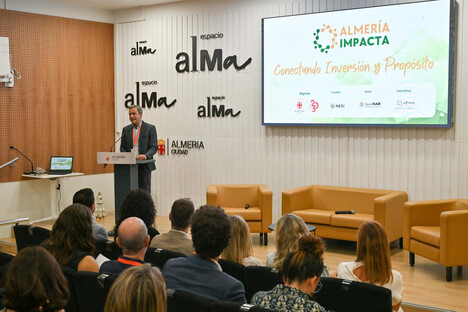 Almería impulsa un gran frente empresarial y social para integrar a personas vulnerables