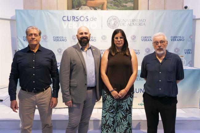 Vicente Vallés y Cayetana Álvarez de Toledo cierran curso en la UAL