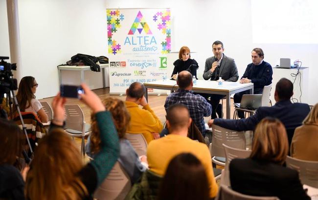ALTEA imparte un curso sobre el método TEACCH