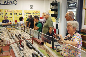 Amigos de la Alcazaba recorre el patrimonio ferroviario de Almería