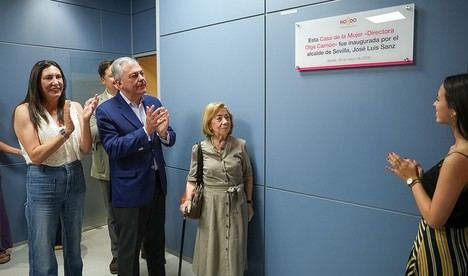 Inauguran Casa de la Mujer en Sevilla en homenaje a Olga Carrión