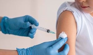 Almería registra seis casos de meningitis en 2024, con una cobertura vacunal del 90% en Andalucía