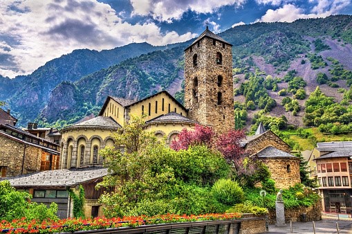 Por qué youtubers e influencers se van a vivir a Andorra