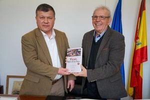 Visita del embajador uzbeko a Vícar con el alcalde Antonio Bonilla