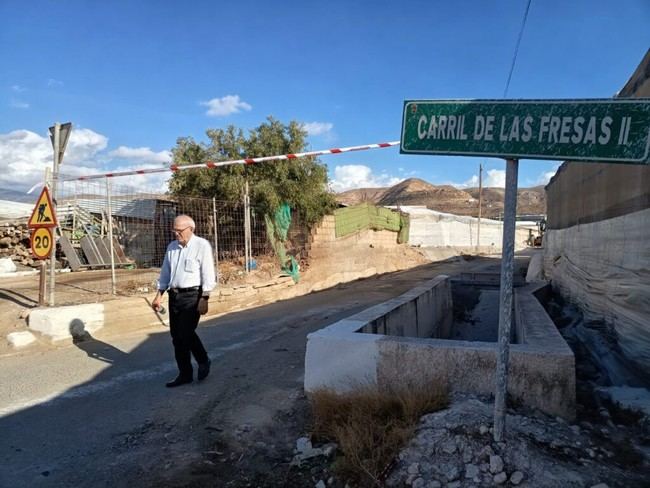 Inicio de trabajos en el Carril de Las Fresas II en Vícar