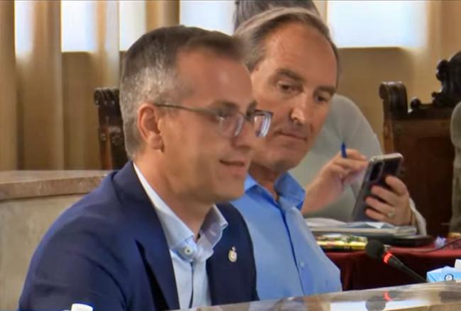 El subdelegado no acude a las reuniones sobre los cortes de luz en la capital
