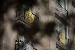 Consumo exige a fondos inmobiliarios prorrogar contratos de alquiler para 100,000 inquilinos