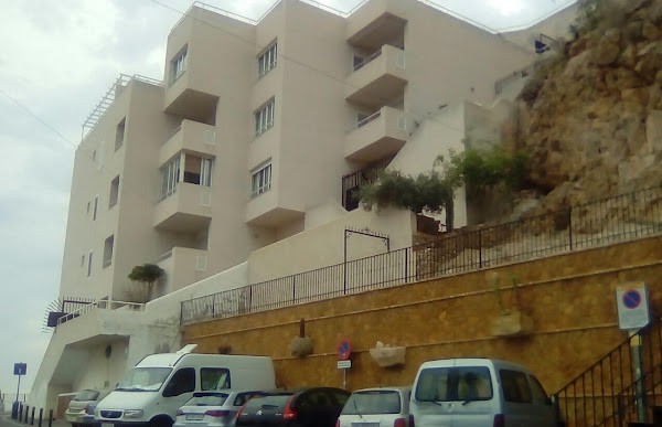 Begoña Gómez adquirió un apartamento en Mojácar vinculado a un negocio familiar de prostíbulos