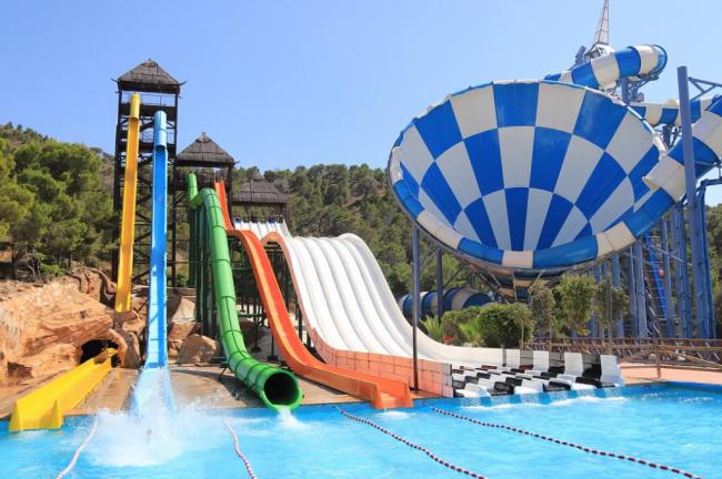 Parques para pasar el día con la familia
