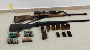 Encuentran rifles y munición en vivienda dedicada a la cría de animales