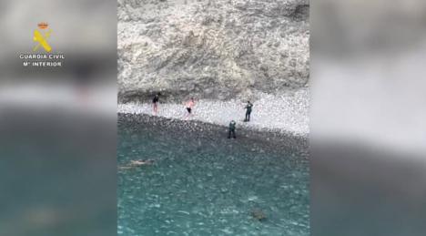 Detenidos dos tripulantes de narcolanchas en Almería tras una persecución