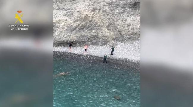 Detenidos dos tripulantes de narcolanchas en Almería tras una persecución