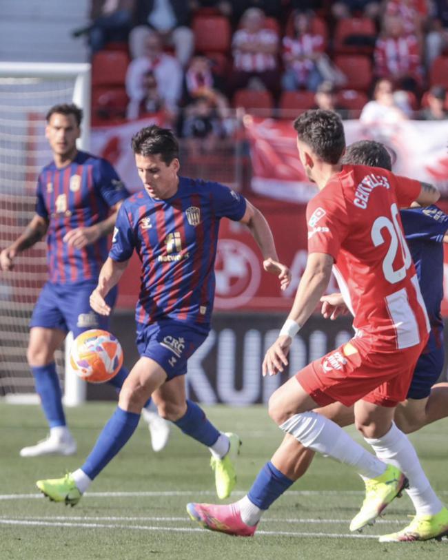 El Almería arrasa al Eldense y regresa a la fase de ascenso