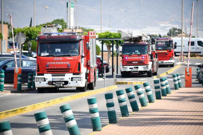Incendio de vehículo en Adra tras reciente tiroteo mortal