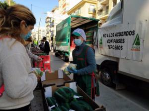Asaja reparte hortalizas en protesta por los precios "ridículos"