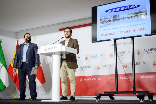 Los comerciantes del barrio Mediterráneo lanzan una campaña para Navidad