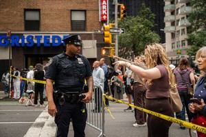 Hombre abre fuego en Nueva York, dos mujeres mueren y él resulta herido