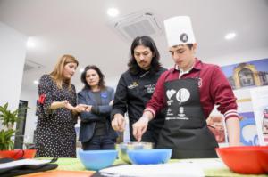 Niños con autismo aprenden a cocinar con la Capitalidad Gastronómica
