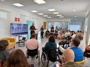 Colaboración entre Ayuntamiento y Policía Nacional para mejorar la accesibilidad policial para personas con discapacidad