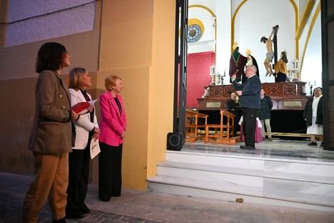 Bendicen nueva puerta de la Iglesia de San Roque en Pescadería