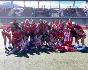 Almería arrasa y se mantiene en la cima