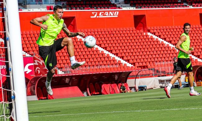 Almería busca su primer triunfo en casa ante el líder