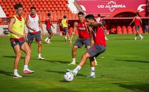 Almería inicia su camino en el nuevo estadio