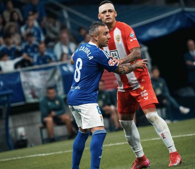 El Almería se despide del ascenso en Oviedo