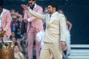 Bad Bunny arranca su gira en Barcelona con 'La Casita' y Bad Gyal