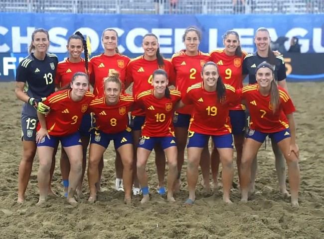 Rojiblancas brillan en el Europeo de fútbol playa
