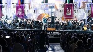 Brillante concierto de la Banda Municipal rinde homenaje a los musicales en la Feria