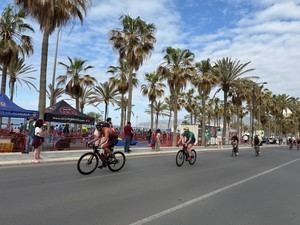 Crespi y Fernández se coronan en el XIX Triatlón Ciudad de Almería