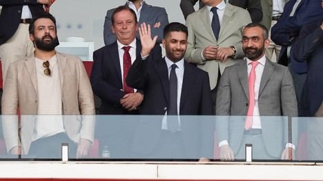 Nuevo presidente, gran ovación en Almería