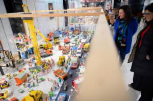 La alcaldesa anima a visitar la gran exposición de Playmobil